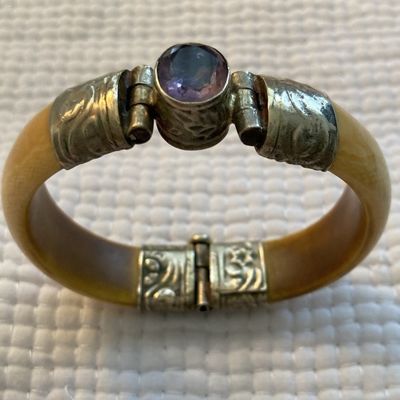 Ivory and amethyst bracelet with thrombone style clasp - Picture 7 of 8